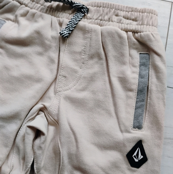 VOLCOM NEW Raglan Crewneck Sweatshirt,Sweatpants & Beanie - Picture 6 of 15